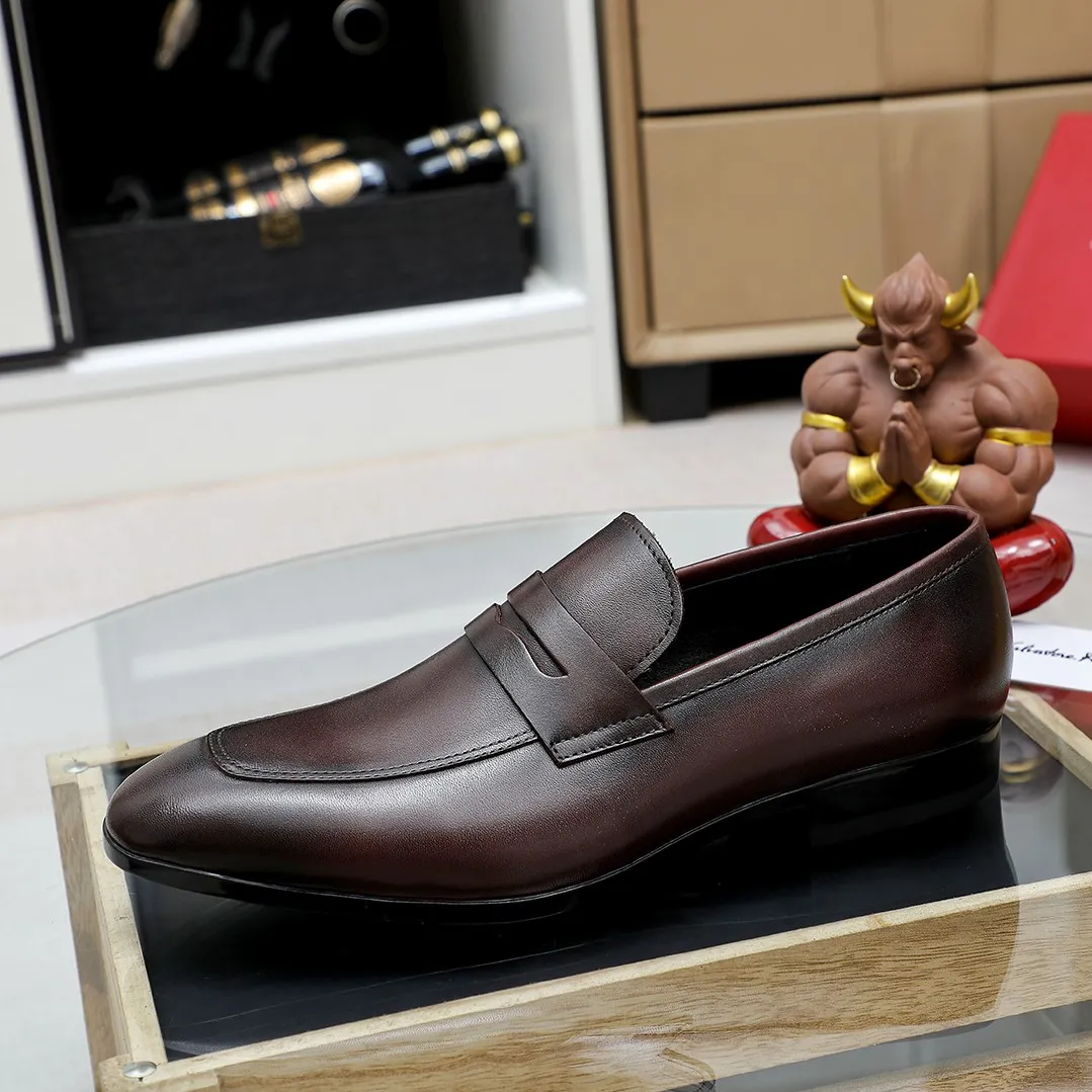 Men's shoes 💰460 🔥Ferragamo's new men's casual slip-on shoes🇨🇳Official website original 1:1 mold, original quality💯Fine workmanship, high-end luxury☘The upper is made of imported Italian first-layer cowhide🌴Luxurious water dyeing🐂Leather lining🍓Rubber wear-resistant and non-slip outsole, breathable and comfortable to wear🍍The first choice for high-grade men, 5 colors available! Code number 38-44 (45.46. Customized)